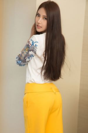 女大学生的沙龙室观看