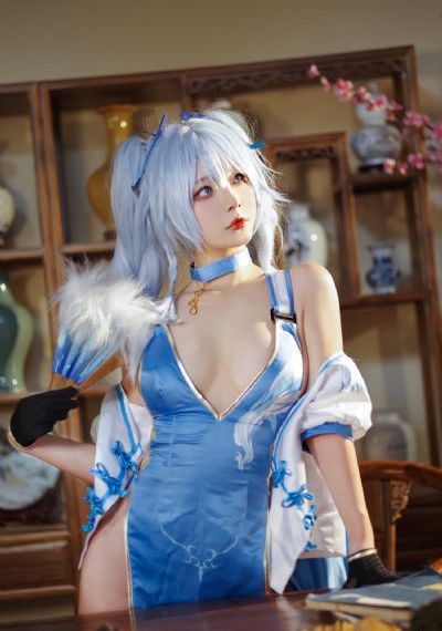 美女光屁屁露全身