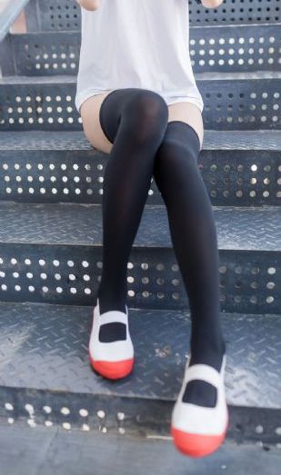 丰满双乳秘书被老板狂揉