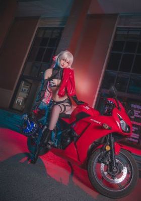 年轻漂亮的女邻居2